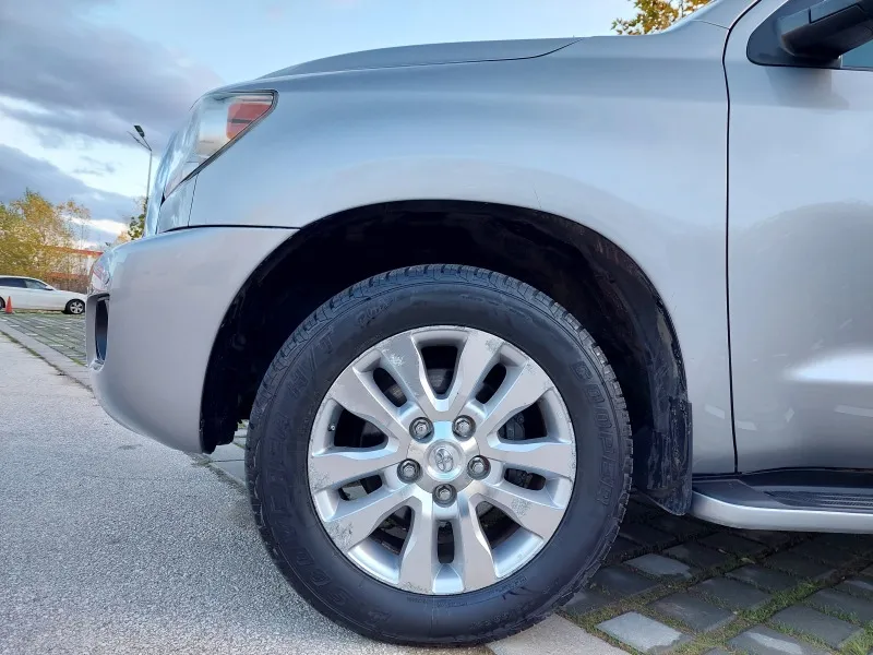 Toyota Sequoia 5.7i 386кс, 6+1 Image 8