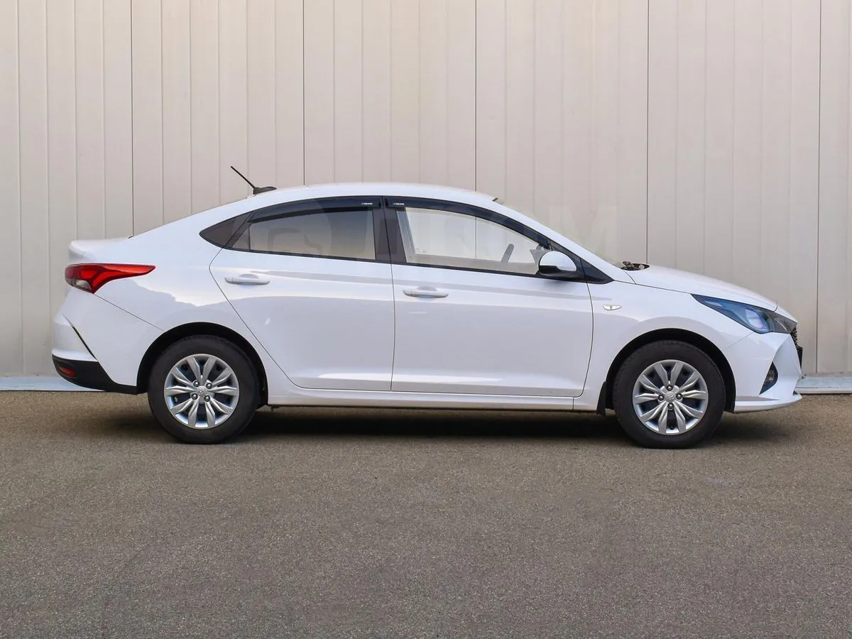 Hyundai Solaris Image 1